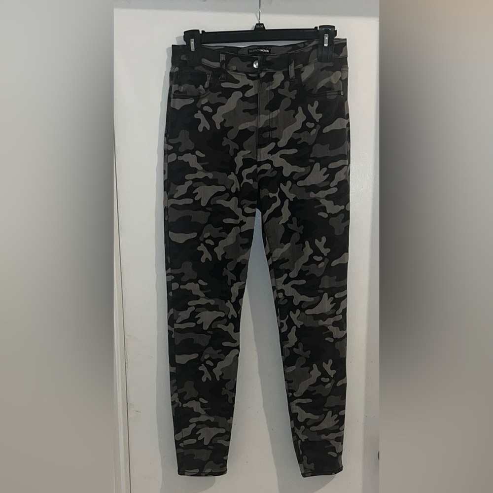 Ladies Black and Gray Skinny Camouflage Pants - Picture 6 of 6